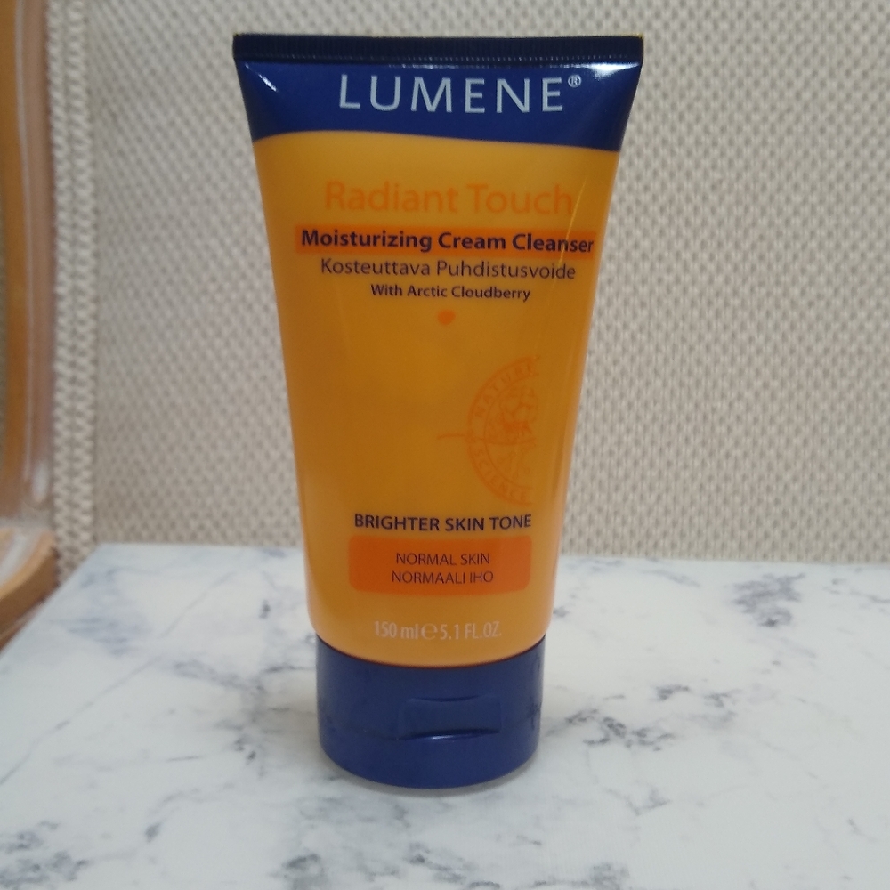 Lumene Radiant Touch Moisturizing Cream Cleanser